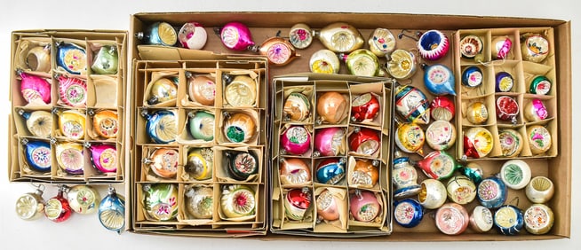 ASSORTED VINTAGE CHRISTMAS GLASS TREE ORNAMENTS