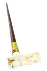 19TH CENTURY VICTORIAN CANE WITH A FIGURAL DOG HANDLE