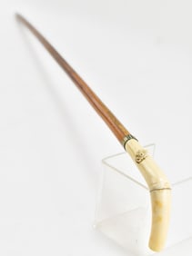 19TH CENTURY VICTORIAN CANE WITH A BEAR MOTIF