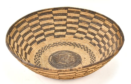NATIVE AMERICAN COILED TRAY BASKET