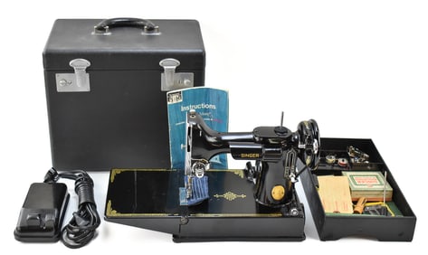 SINGER FEATHERWEIGHT MODEL 221