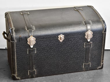 MULTNOMAH TRUNK & BAG COMPANY 'BAGGAGEMAN PROOF' AUTO TRUNK