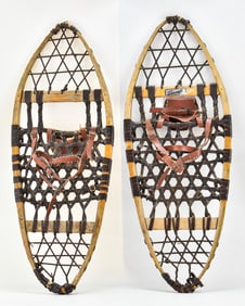 SNOCRAFT INCORPORATED VINTAGE PAIR OF BEAR PAW SNOW SHOES