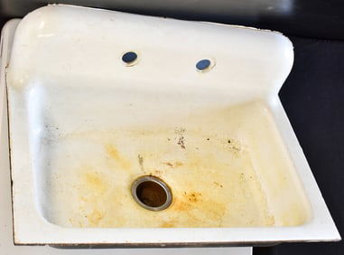 EARLY 20TH CENTURY CAST IRON SINK
