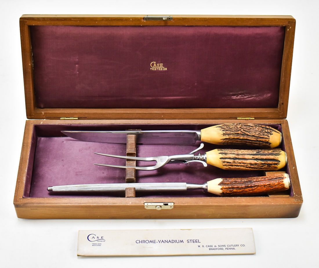 W.R. CASE & SONS 'CASE TESTED XX' STAG HANDLE CARVING CUTLERY SET: A W.R. Case & Sons Company Case Tested XX stag handle cutlery set with an original box. The item measures 2.5" H, 15.5" W, 6" D.