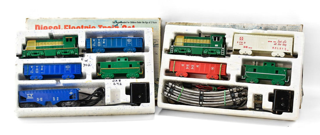 MARX TOYS DIESEL ELECTRIC TRAIN SET NO. 7215 & BOX: A Marx Toys diesel O-gauge electric train set No. 7215 with an original box. The item measures 3.5" H, 19.5" W, 12" D.