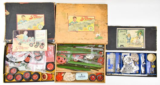 VINTAGE CHILDREN'S CONSTRUCTION SETS: P. STORVOLD & SONNER, ILLUM, TEKNO