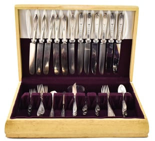 ONEIDA COMMUNITY 'GROSVENOR' FLATWARE SET