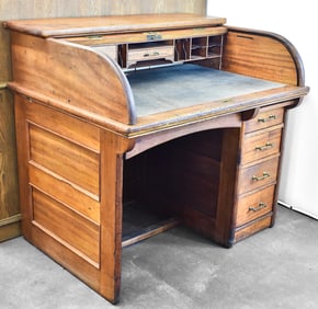 EARLY 20TH C. A. H. ANDREWS CO. CHICAGO MAHOGANY ROLL-TOP DESK