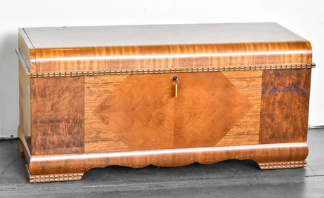 LANE WALNUT FIGURED VENEER & AROMATIC RED CEDAR BLANKET CHEST