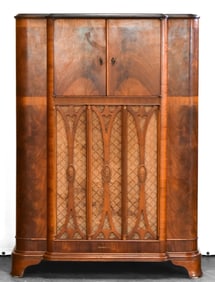 EARLY 20TH C. STROMBERG-CARLSON MAHOGANY TUBE RADIO CABINET
