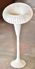 ANTIQUE WHITE WICKER FLORAL STAND