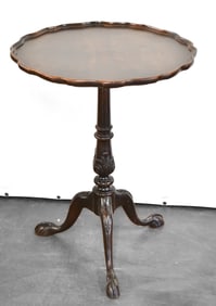 MAHOGANY PIECRUST PEDESTAL TABLE