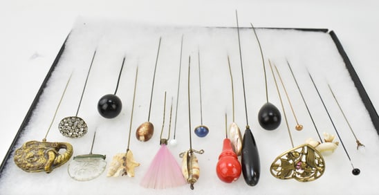 ASSORTED ANTIQUE & VINTAGE HAT PINS