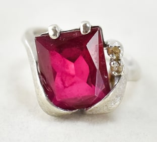 WHITE GOLD & RUBY RING