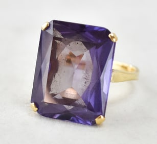 YELLOW GOLD & SAPPHIRE RING