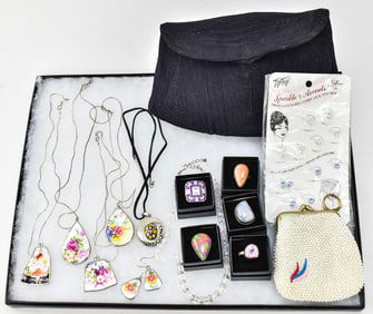 ASSORTED VINTAGE & MODERN NECKLACES, RINGS & MORE
