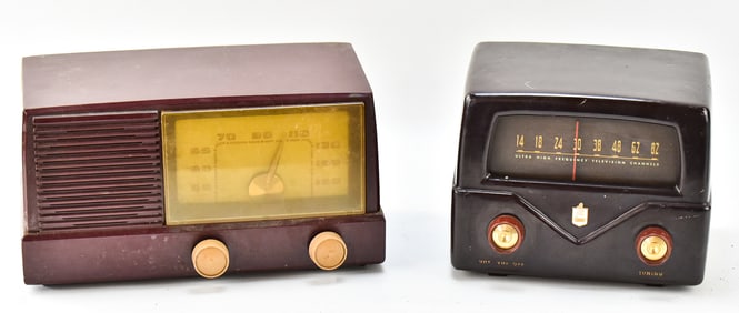 PAIR OF TUBE RADIOS: GENERAL ELECTRIC MODEL 416 & MALLORY MODEL TV-101