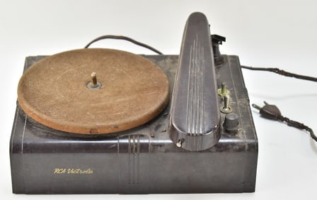 RCA VICTOR COMPANY MODEL R-93-F PHONO BAKELITE RECORD PLAYER