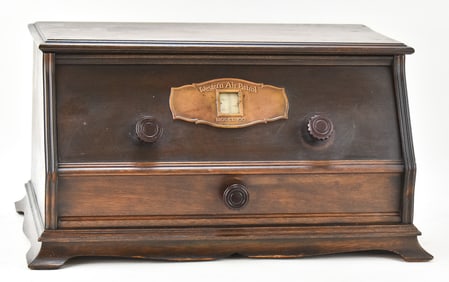 GILFILLAN BROTHERS-WESTERN AUTO SUPPLY OF CALIFORNIA COMPANY WESTERN AIR PATROL MODEL 100 TUBE RADIO