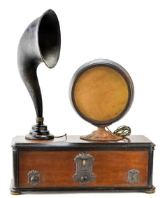 RCA RADIOLA SUPER HETERODYNE MODEL 60, MAGNETIC LOUD SPEAKER MODEL 100, & HORN RADIO No. UZ-1320