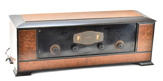 AMERICAN BOSCH MAGNETO CORPORATION AMBOROLA MODEL 16 TUBE RADIO