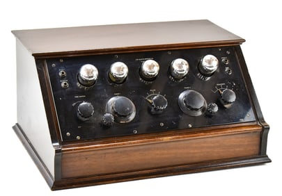 THE COLIN B. KENNEDY COMPANY MODEL XV TYPE 439 TUBE RADIO