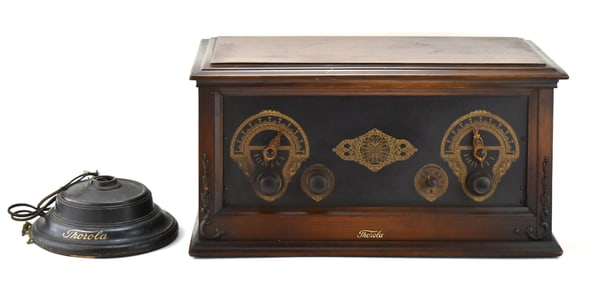 WINKLER-REICHMANN COMPANY THOROLA MODEL 57 TUBE RADIO & THOROLA MODEL 4 LOUDSPEAKER HORN BASE