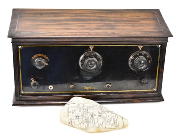 THE DAYTON FAN & MOTOR COMPANY DAY-FAN TUBE RADIO NO. 5044