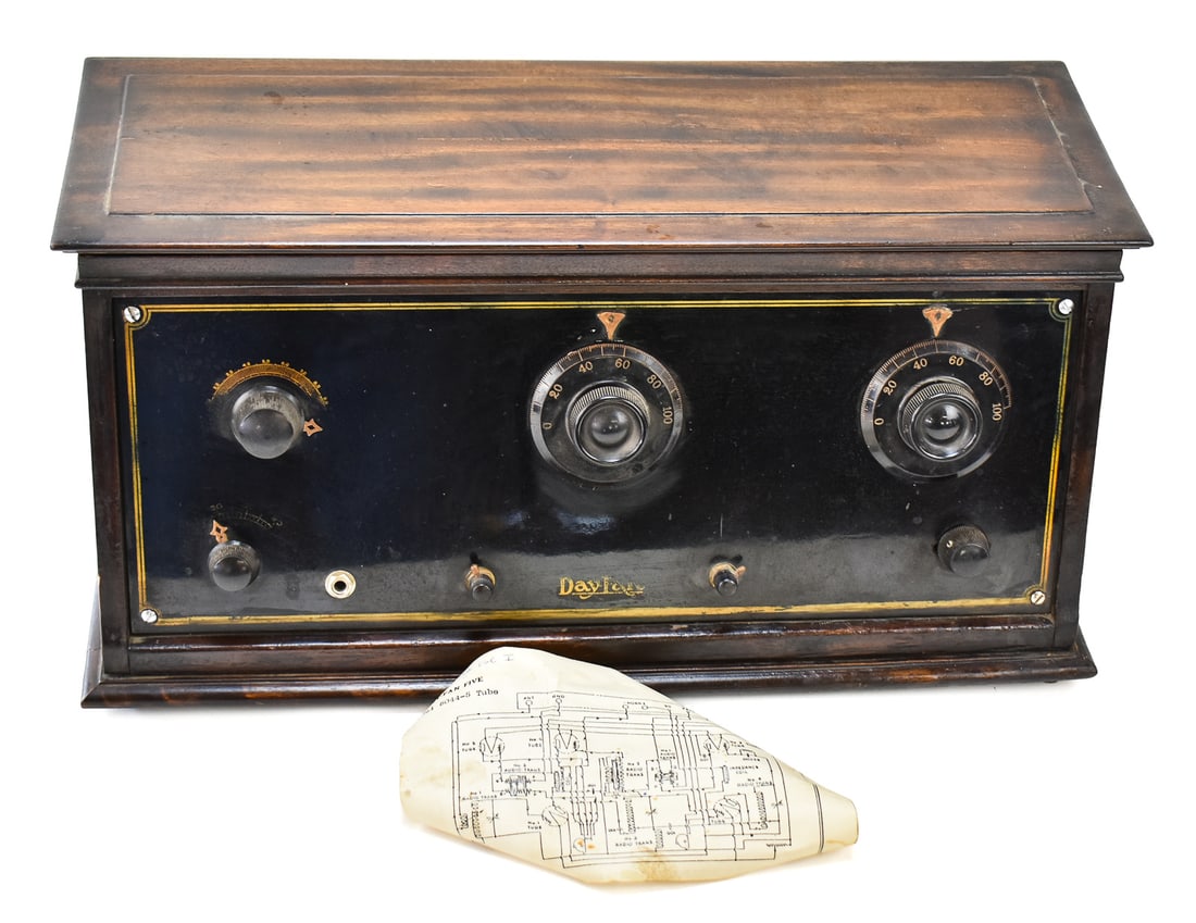 THE DAYTON FAN & MOTOR COMPANY DAY-FAN TUBE RADIO NO. 5044 (1 of 4)