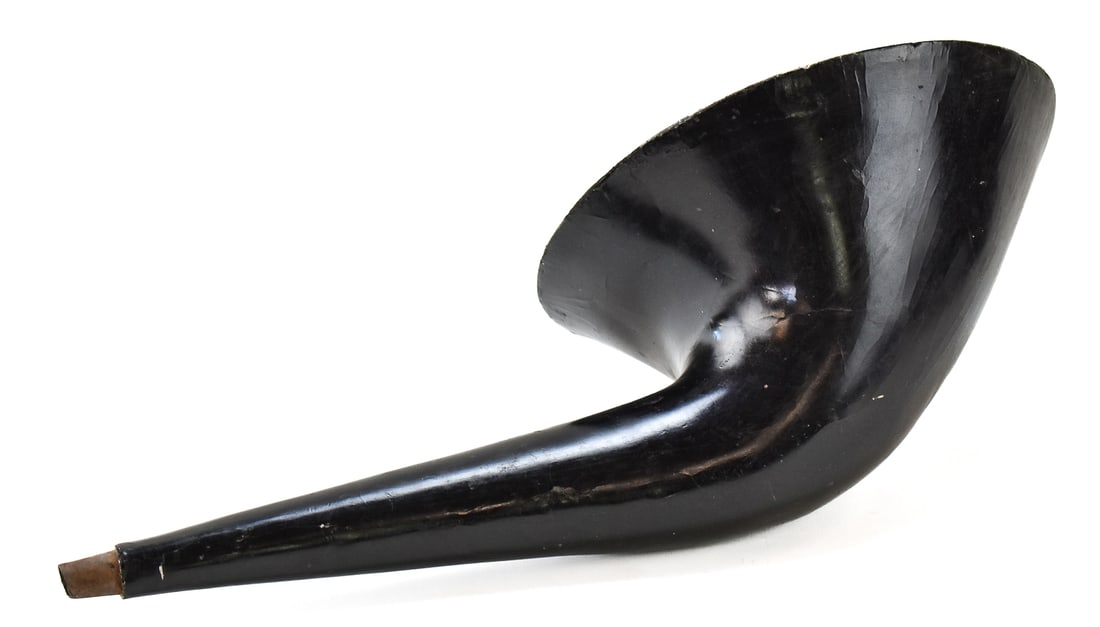 THE JEWETT RADIO MANUFACTURING COMPANY (ATTR.) THE SUPER SPEAKER RADIO LOUDSPEAKER HORN: The Jewett Radio Manufacturing Company (attributed) The Super Speaker radio loudspeaker horn, circa 1920s. The item resting measures 12.5" H, 27" W, 8" D.