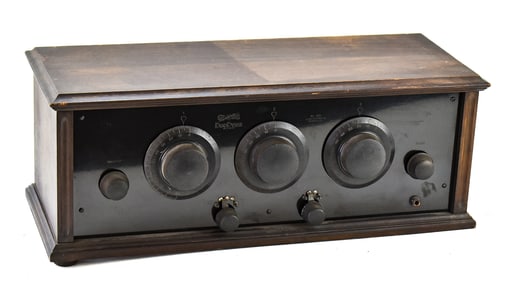 GLOBE ELECTRIC COMPANY DUODYNE TUBE RADIO MODEL 830