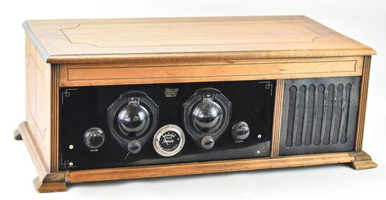 STEINITE LABORATORIES MODEL AC TUBE RADIO
