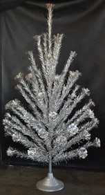 MIDCENTURY VINTAGE CHRISTMAS TINSEL TREE