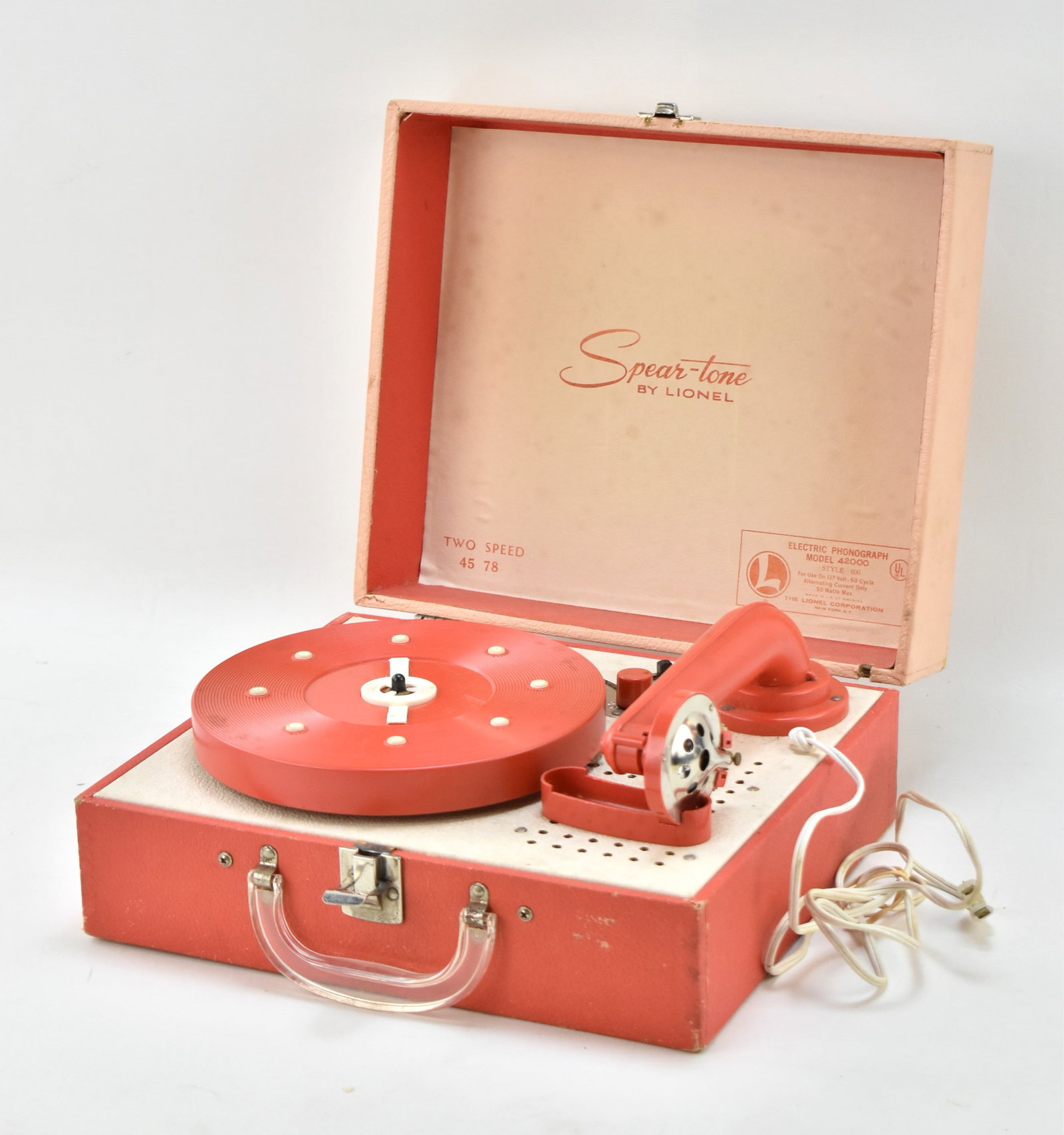 LIONEL SPEAR-TONE MODEL 42000 PORTABLE ELECTRIC PHONOGRAPH: A Lionel Spear-Tone Model 42000 portable electric phonograph in style 600 capable of playing 45 and 78 rpm records, measuring 6" H x 13" W x 11" D.