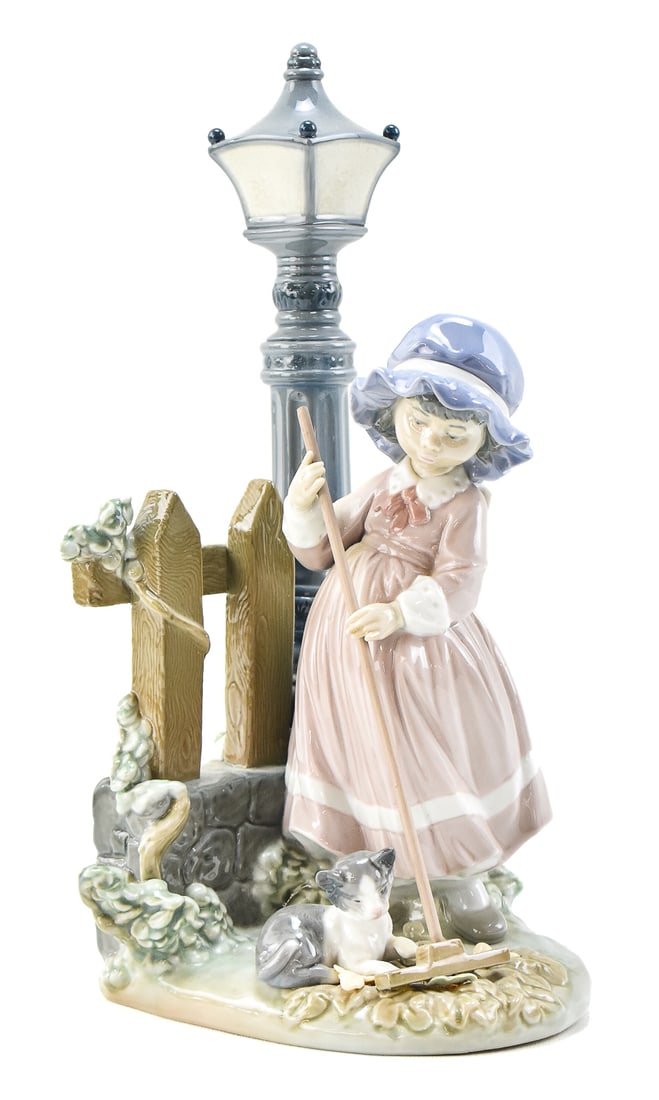 ST. JUDE CHARITY LOT: LLADRO 'FALL CLEAN-UP' No. 5286