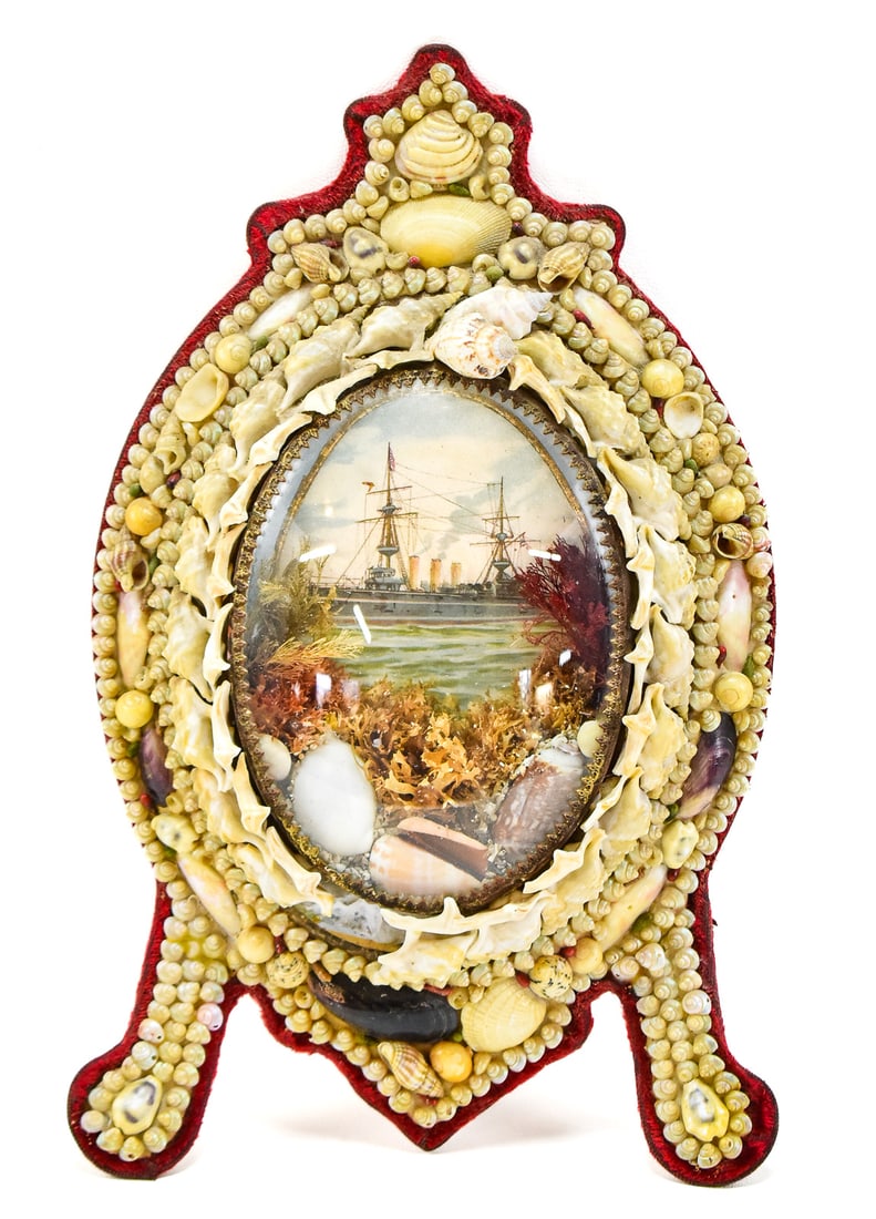 EARLY 20TH C. SAILOR'S VALENTINE SHELLWORK FRAME (1 of 3)