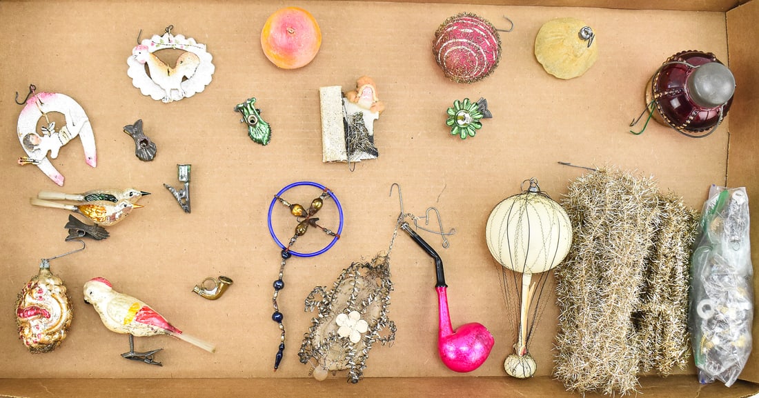 ASSORTED VINTAGE & ANTIQUE CHRISTMAS TREE ORNAMENTS (1 of 5)
