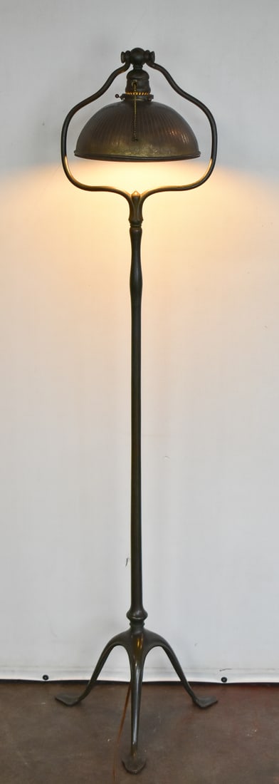 TIFFANY STUDIOS NO. 423 BRONZE HARP FLOOR LAMP: An early 1900s Art Nouveau Tiffany Studios New York model 423 bronze patinated harp floor lamp with tripod lily pad feet, measuring 55" H x 12" W x 12" D.