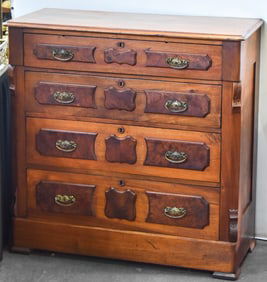 VICTORIAN MAHOGANY CHEST OF DRAWERS