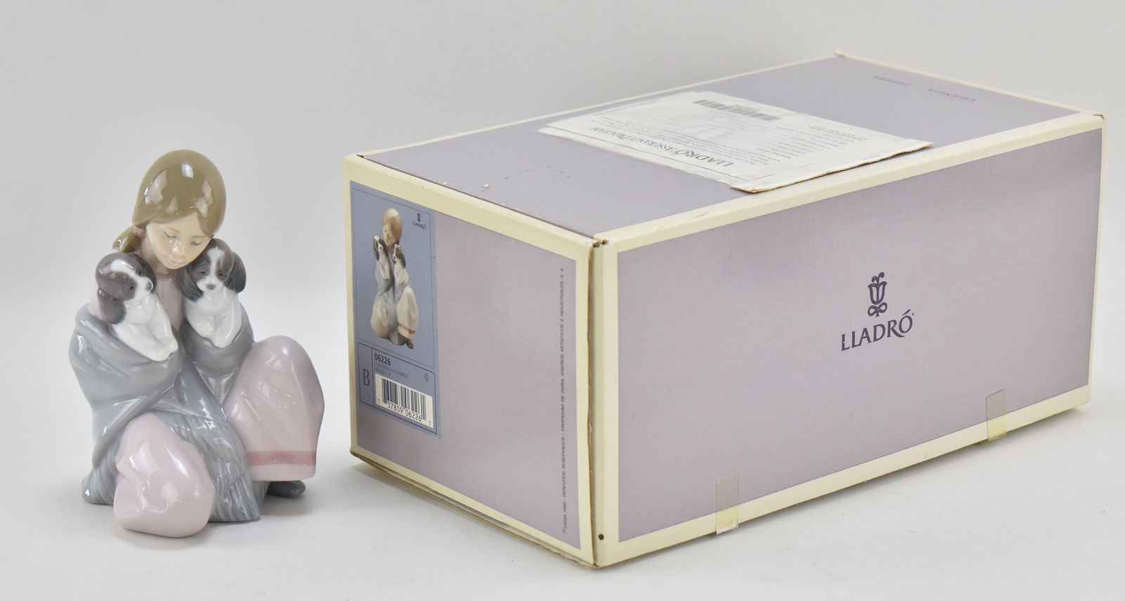 ST. JUDE CHARITY LOT: LLADRO 'COBIJANDO CACHORROS (SNUGGLE UP)' No. 6226 (1 of 4)