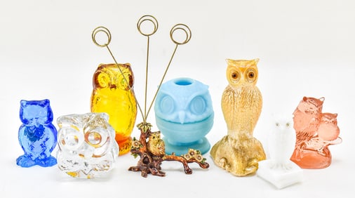 COLLECTION OF OWL-THEMED DECOR