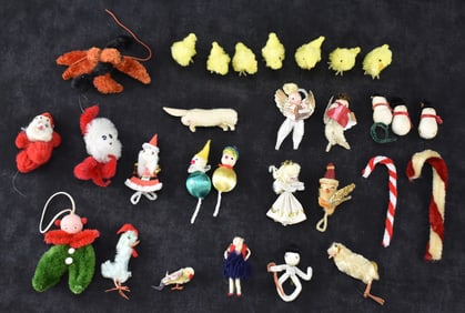 ASSORTED VINTAGE CHRISTMAS CRAFT ORNAMENTS