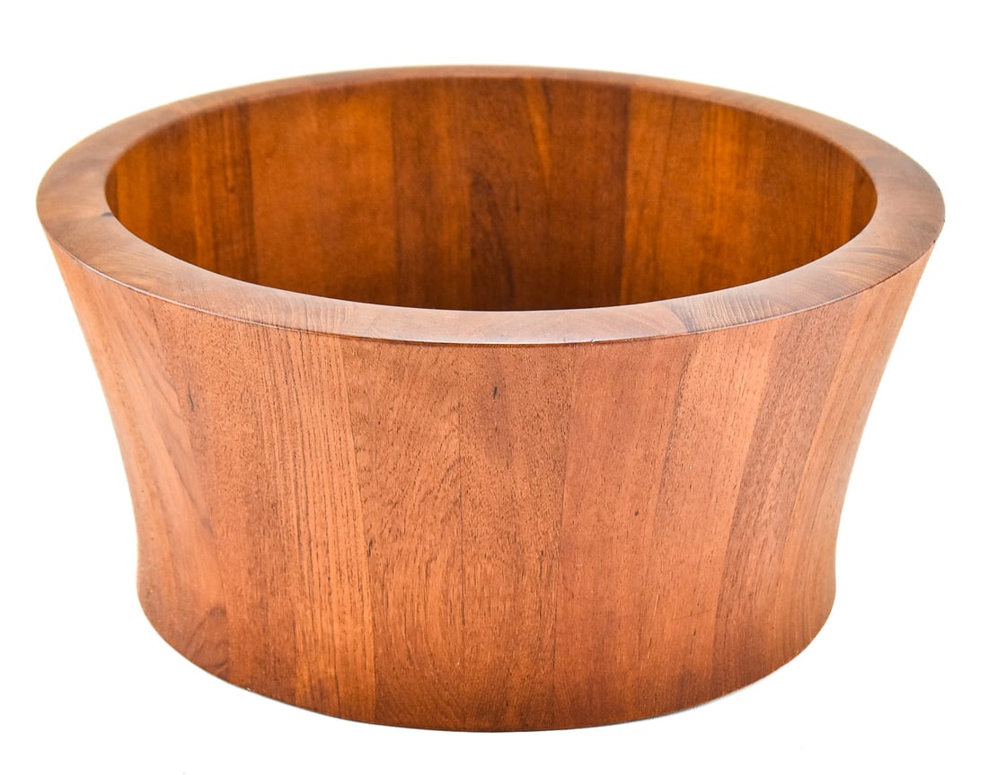 MID-CENTURY RICHARD NISSEN DENMARK STAVED TEAK SERVING BOWL: A Richard Nissen Denmark staved teak serving bowl which measures 7.5"H x 16"W x 16"D.