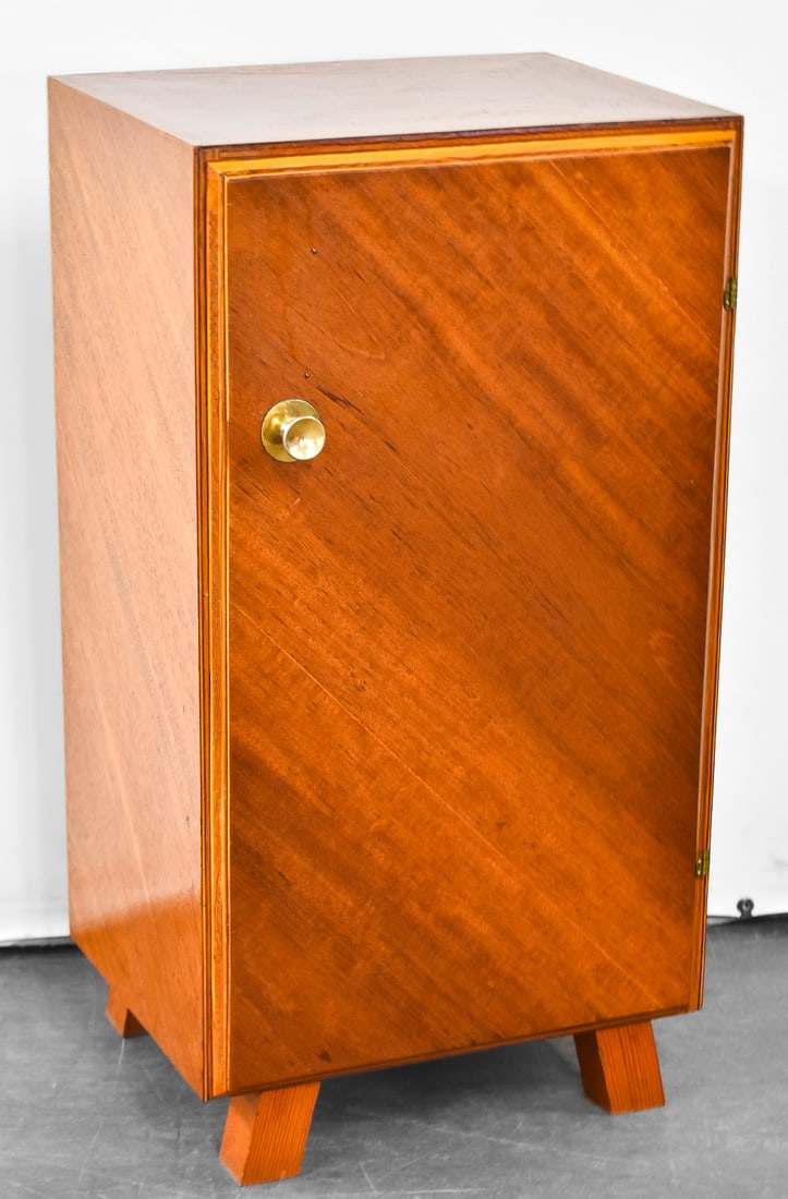 VINTAGE MAHOGANY VENEER BEDSIDE CABINET (1 of 4)