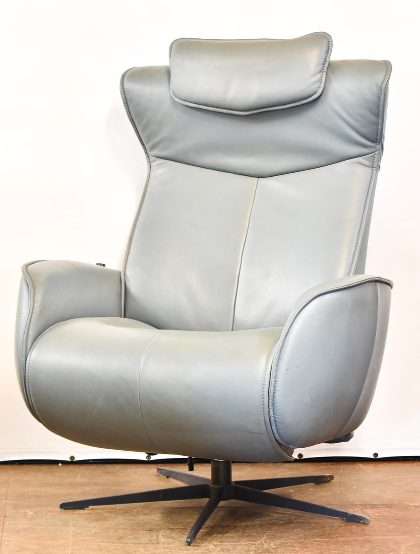 CONTEMPORARY FJORDS AXEL LEATHER POWER RECLINER (1 of 6)