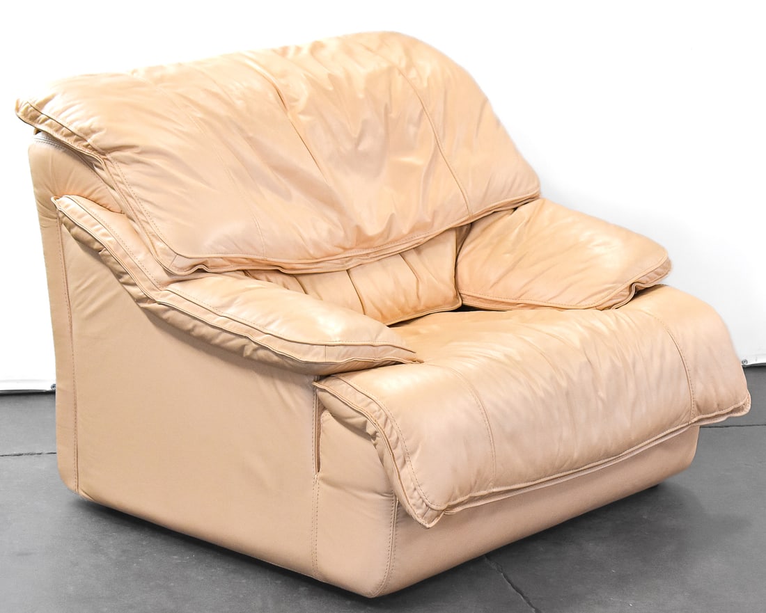 POSTMODERN OVERSIZED ITALIAN LEATHER LOUNGE CHAIR BY ROCHE BOBOIS (1 of 5)