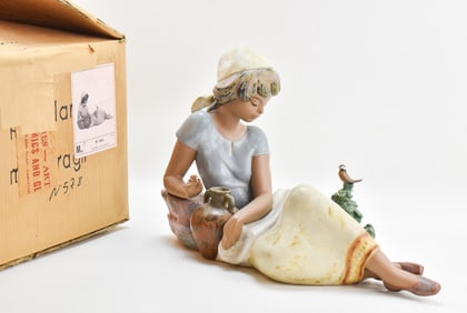 LLADRO 'CANTARERA CONTEMPLATIVA (PENSIVE)' No. 3514