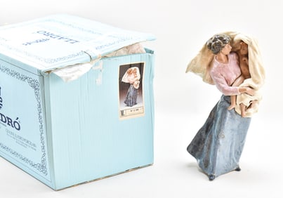 LLADRO 'MATERNIDAD EN LA PLAYA (MOTHER'S PRIDE)' No. 2189