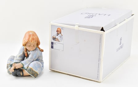 LLADRO 'NINA CANSADITA (LAZY DAY)' No. 2210